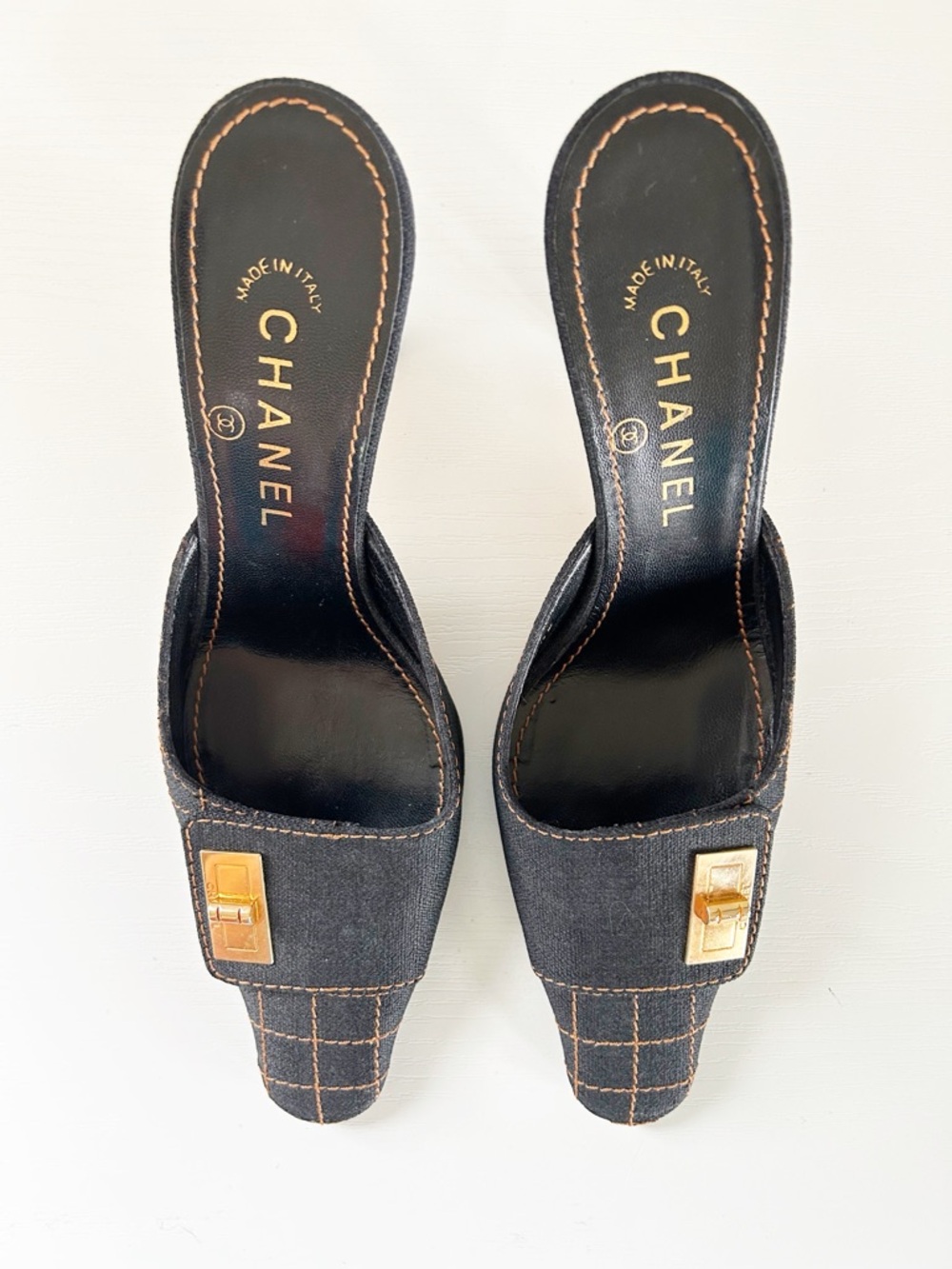 Chanel Vintage Dark Denim Turnlock Quilted Mule Heels Size EU 38.5 - Picture 4 of 13